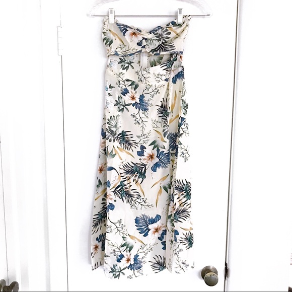 🦋 BLUE FLORAL TROPICAL HALTER DRESS! - Picture 6 of 9